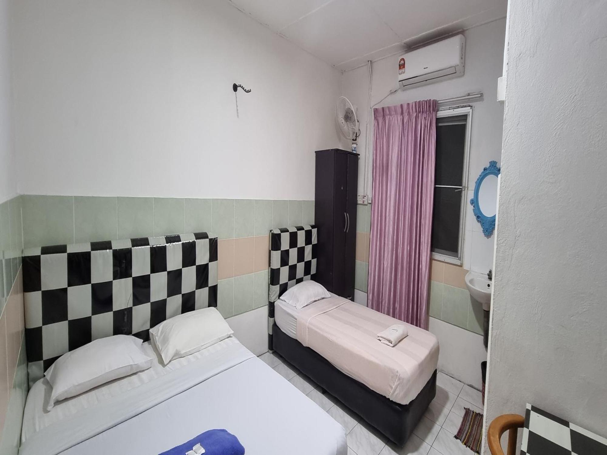 Oyo 90972 Jj Homestay 미리 외부 사진