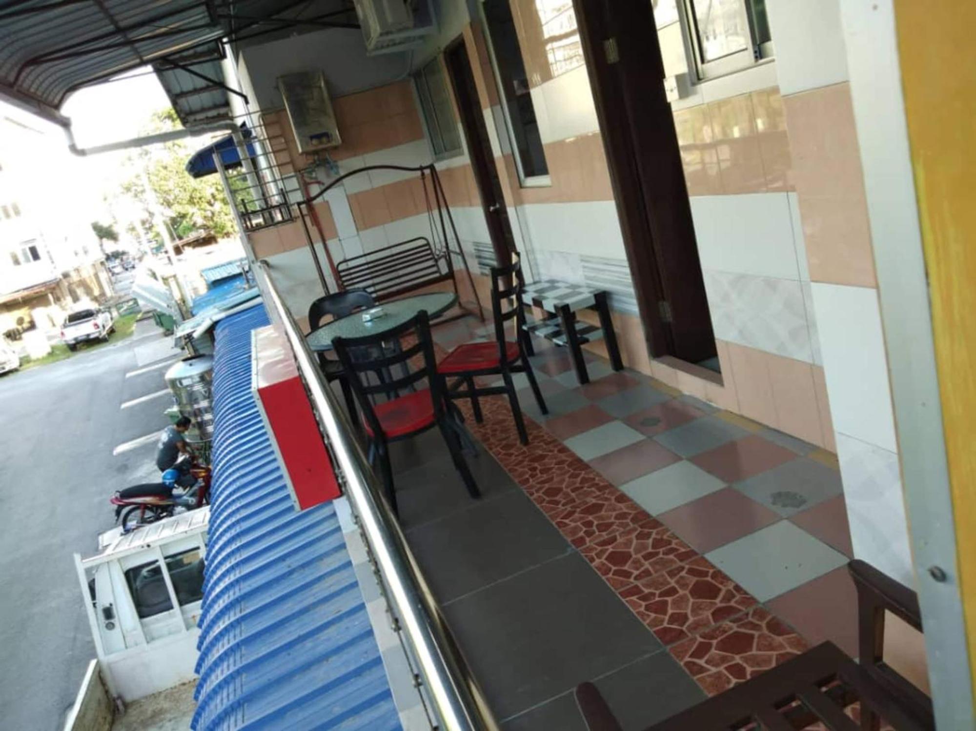 Oyo 90972 Jj Homestay 미리 외부 사진