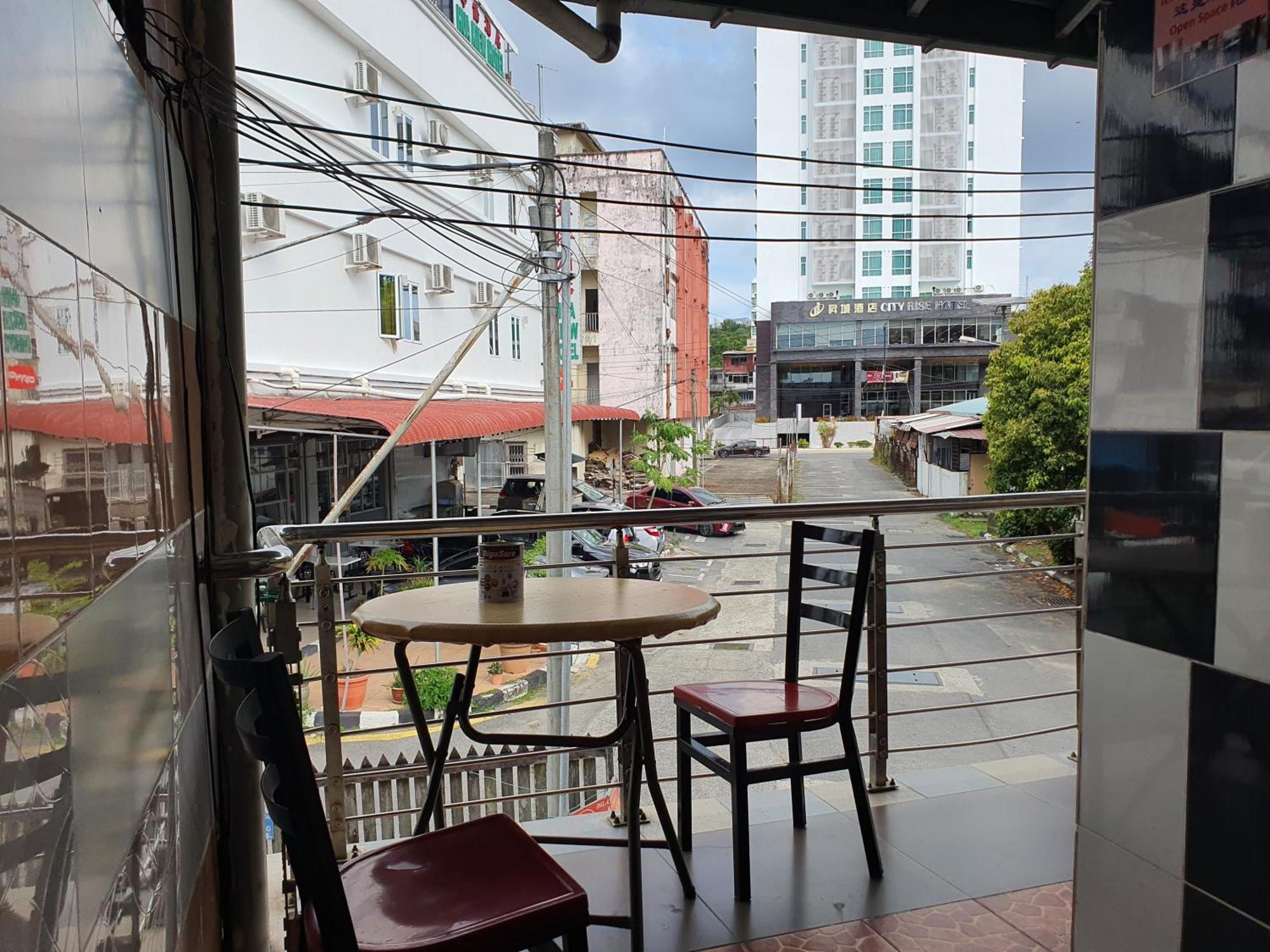 Oyo 90972 Jj Homestay 미리 외부 사진