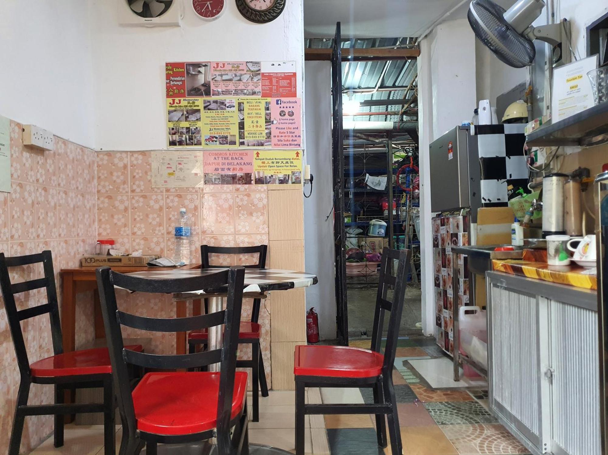 Oyo 90972 Jj Homestay 미리 외부 사진